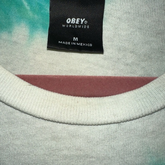 OBEY women’s medium tshirt - Picture 3 of 3